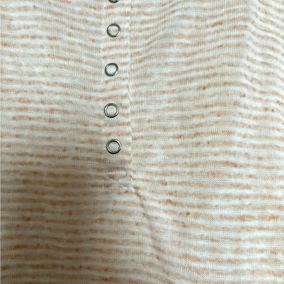 Old Navy linen blend striped tee with snaps. - Picture 3 of 4